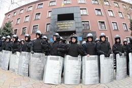 Thêm một trụ sở cảnh sát Ukraine bị chiếm, Mỹ-Nga cảnh báo lẫn nhau